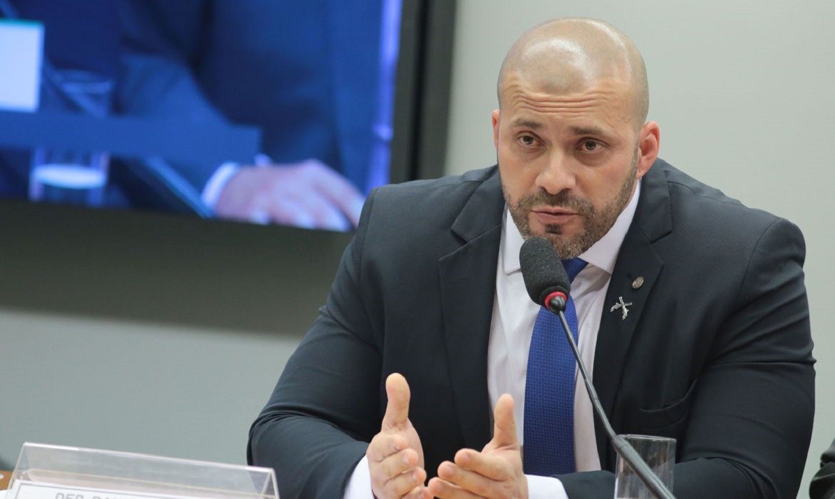 Daniel Silveira pede liberdade, revogação de multas e transferência do processo para Justiça do RJ