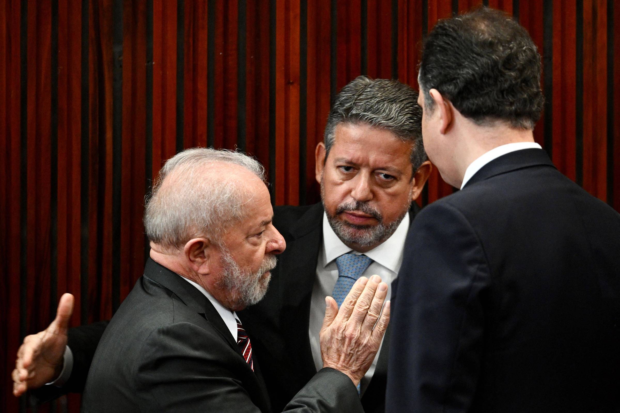 Lira diz que decreto de Lula sobre saneamento é retrocesso; aliados preparam projeto para derrubar atos