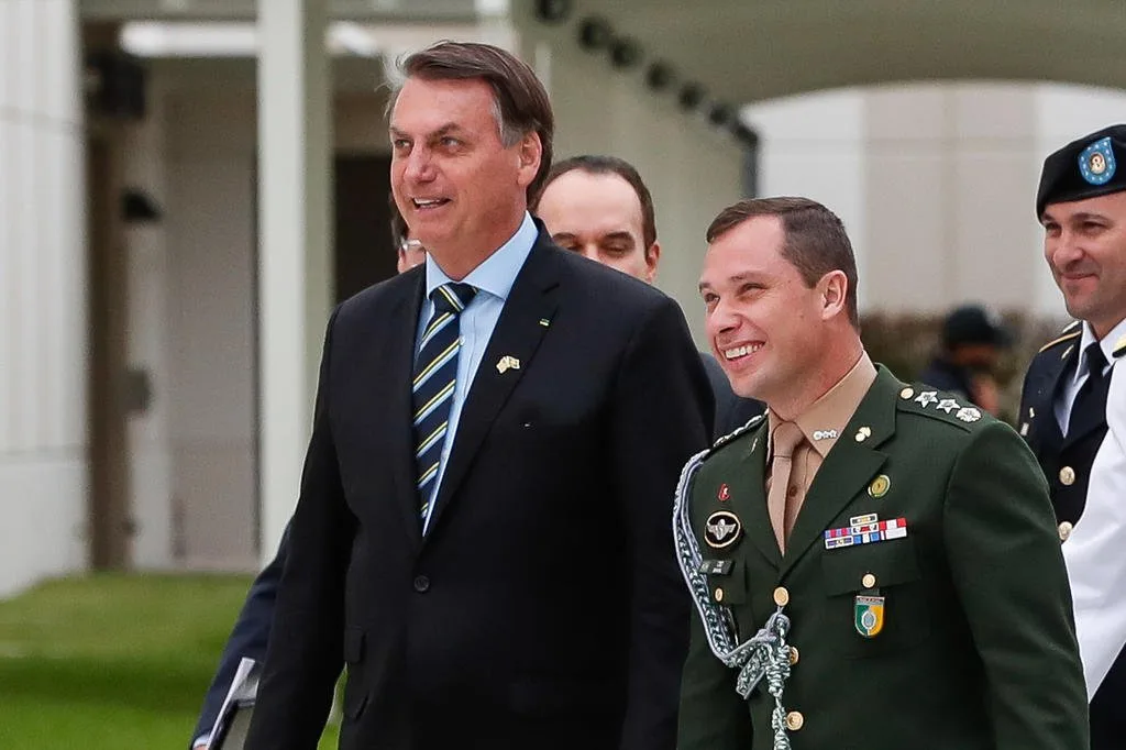 Operação para resgatar joias começou com pedido de Bolsonaro, diz ex-ajudante de ordens