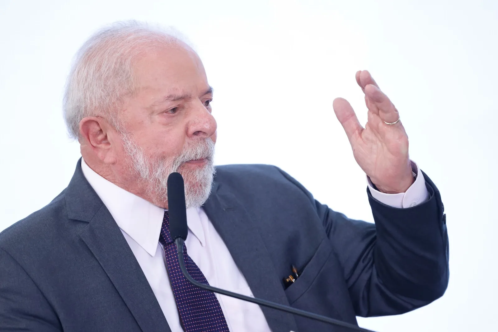 Crusoé: “China usa visita de Lula para cutucar EUA”