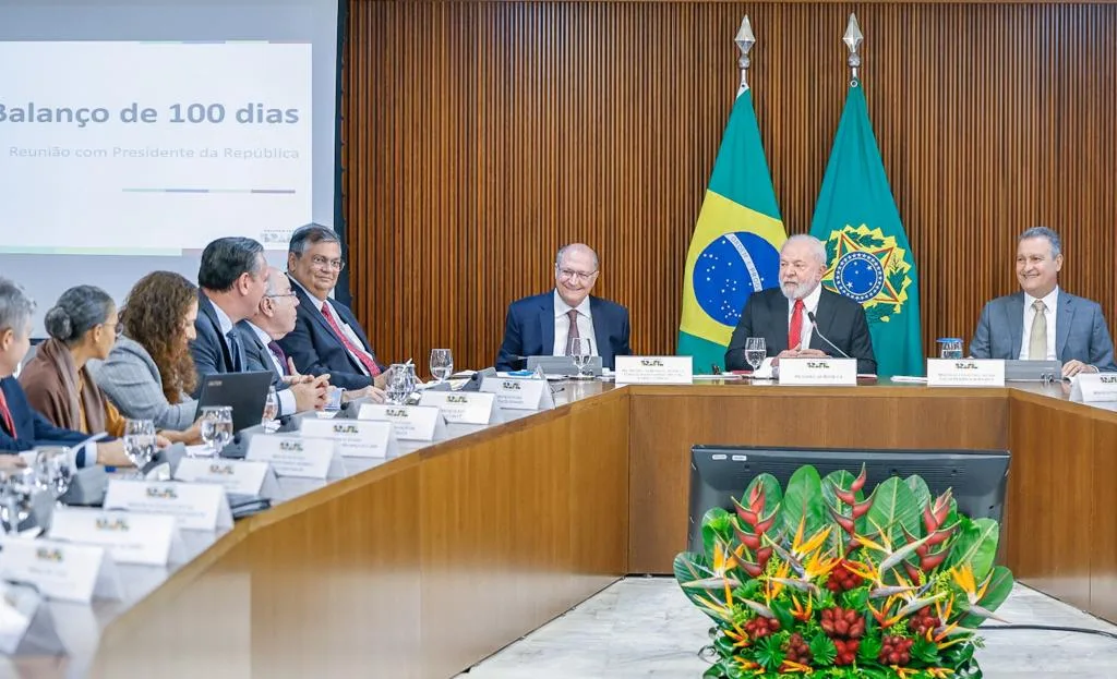 Crusoé: “A semana dos ministros fora do Brasil”