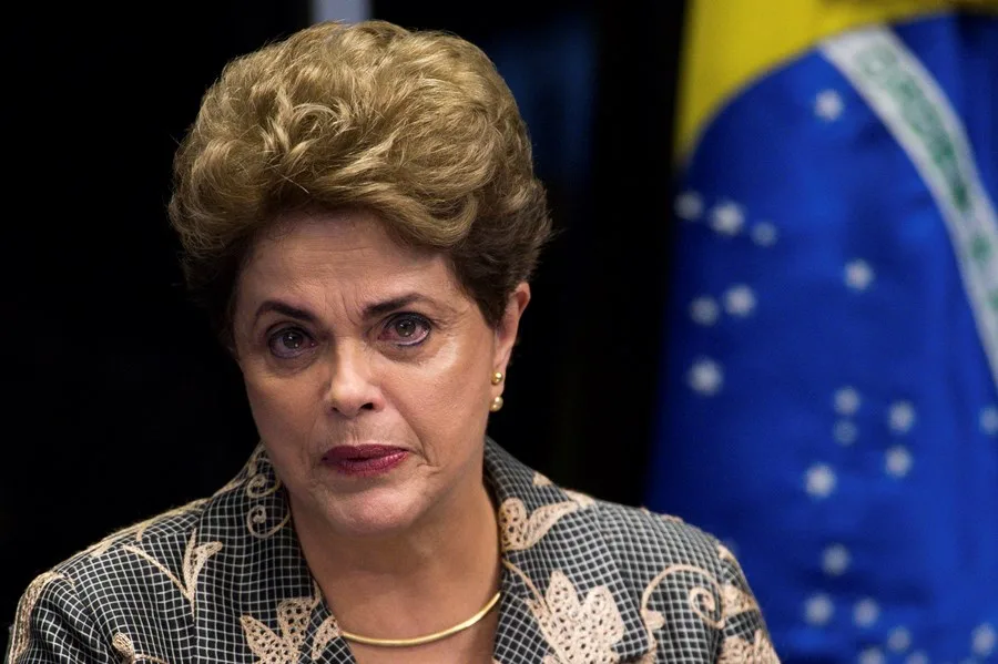 Dilma toma posse na presidência do banco dos Brics com a presença de Lula