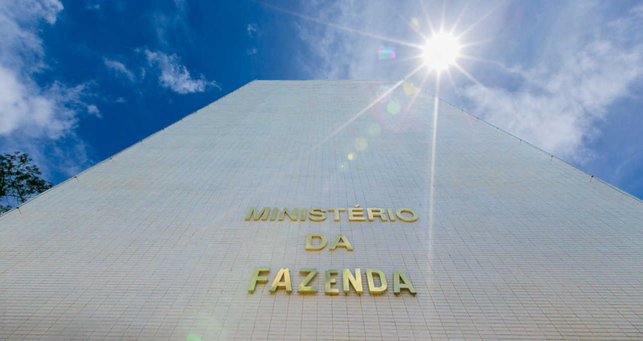 Governo propõe déficit zero para 2024, mas acena com R$ 172 bi para aprovar arcabouço fiscal