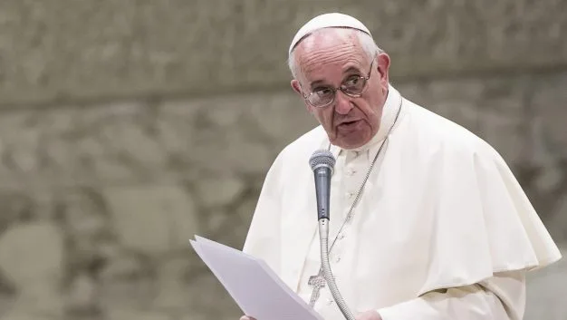 Papa Francisco defende João Paulo II de ‘insinuações ofensivas’