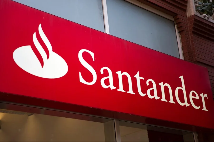 Santander é condenado a indenizar funcionária feita refém durante assalto a agência