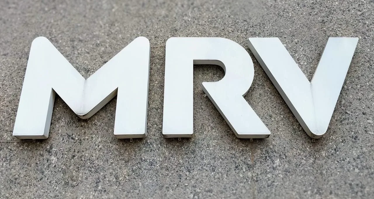 MRV (MRVE3) freia lançamentos, aumenta preços e reduz queima de caixa no 1T23