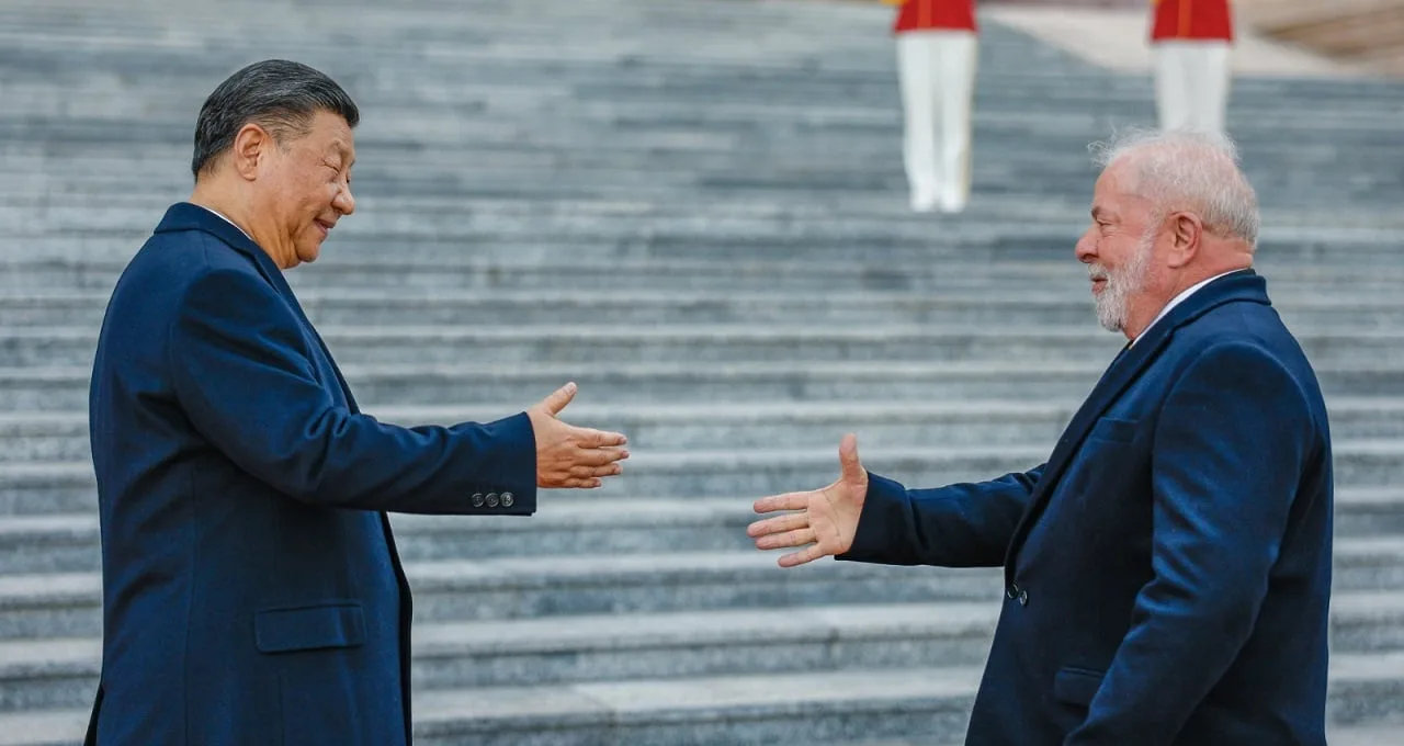 Lula encontra Xi Jinping enquanto proposta de Orçamento vai para o Congresso: Veja o que movimenta a sexta-feira (14)