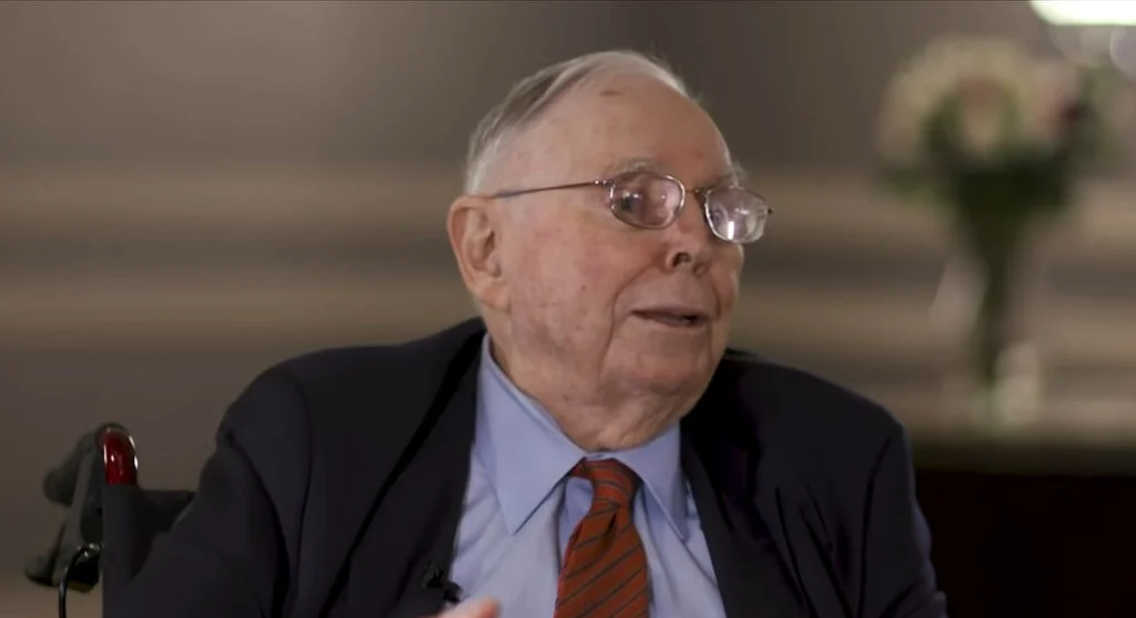 Charlie Munger, braço direito de Warren Buffett, morre aos 99