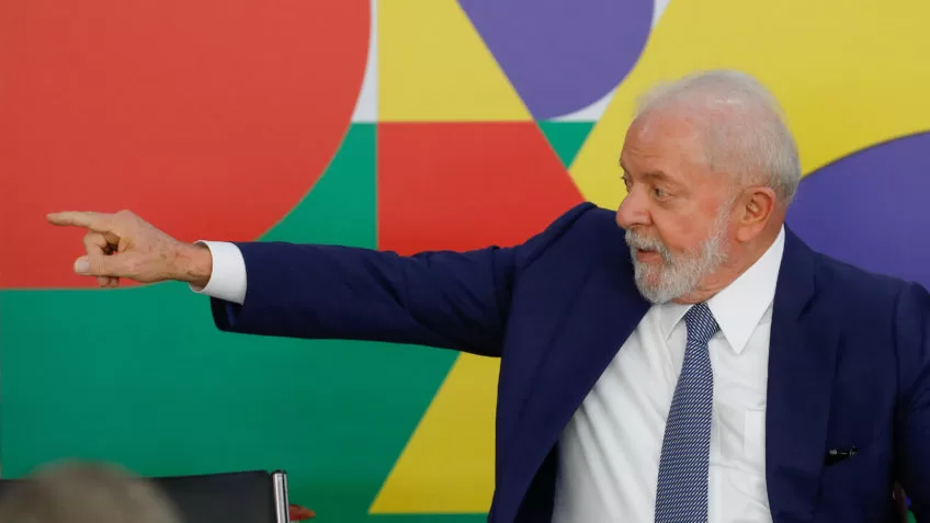 Sem citar Milei, Lula deseja “sorte ao novo governo” da Argentina