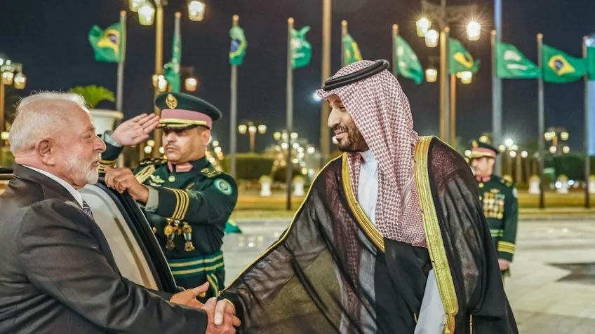Embraer assina 3 acordos de cooperação na Arábia Saudita