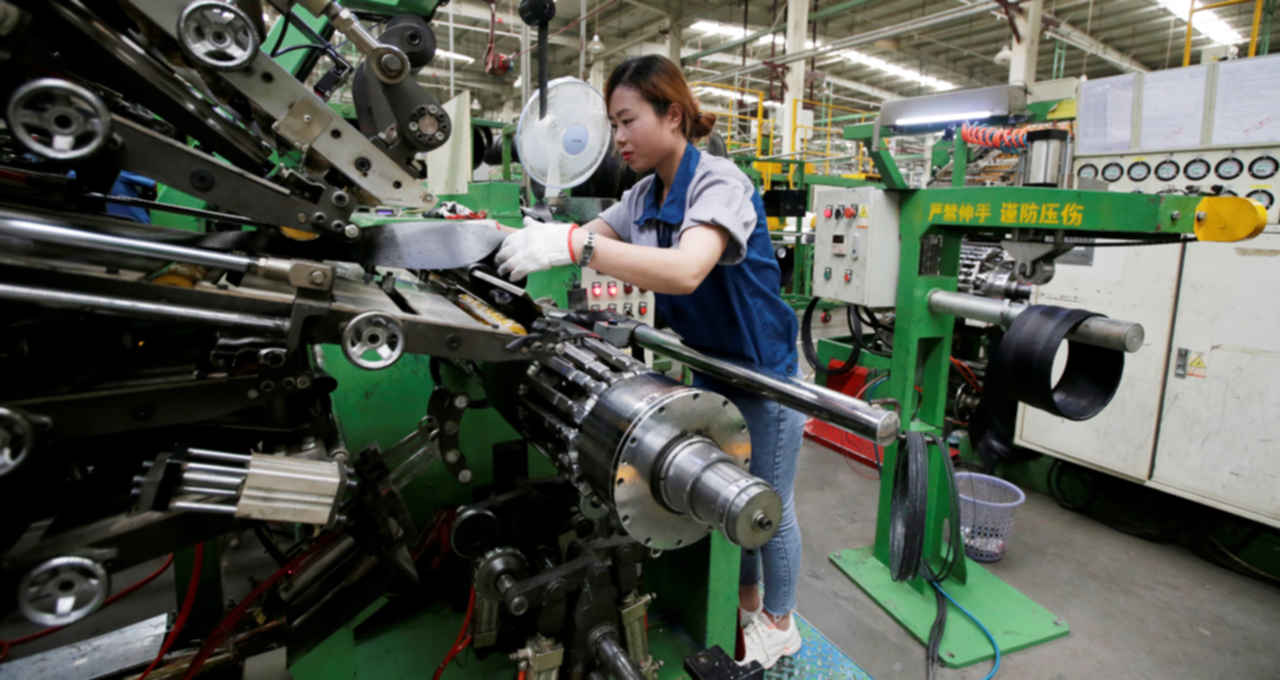 Produção industrial e vendas no varejo da China superam expectativas em outubro