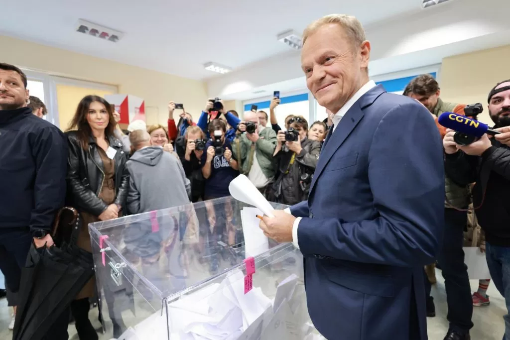 Crusoé: “Tusk vence votação no Parlamento da Polônia e forma governo”