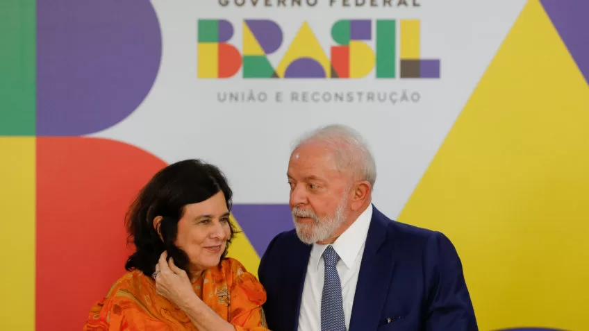Lula cobra melhor divulgação de ações federais na saúde
