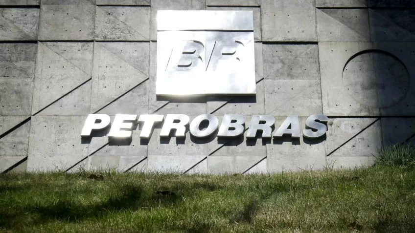 Petrobras reduz preço da querosene de aviação em 6%