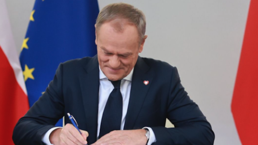 Polônia elege novo premiê e encerra 8 anos da direita no poder