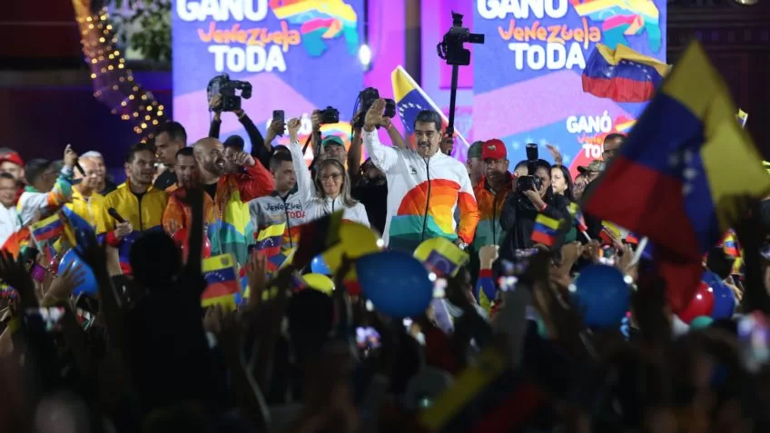 Volta ao mundo: Venezuela aprova referendo e Taylor Swift como pessoa do ano