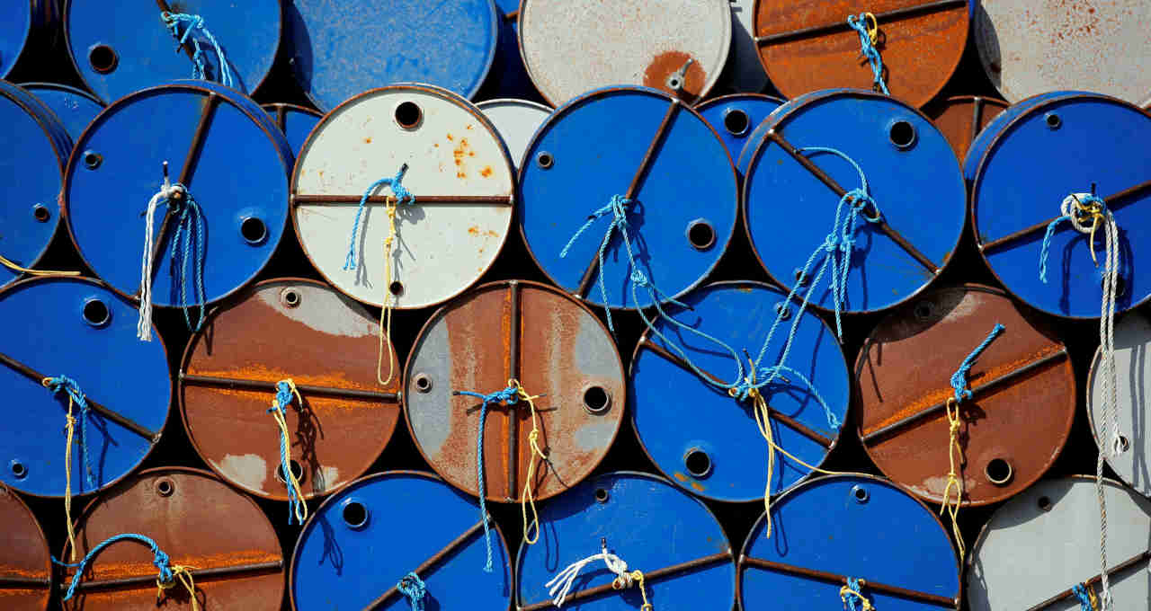 Petróleo nas mínimas: O estopim que afundou preços em 4%