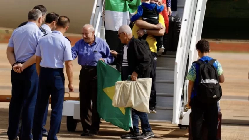 Voo para resgatar mais brasileiros em Gaza decola na 5ª feira