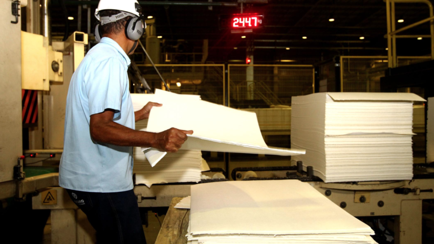 Mercado de papel e celulose deve ficar equilibrado no curto prazo, diz Santander