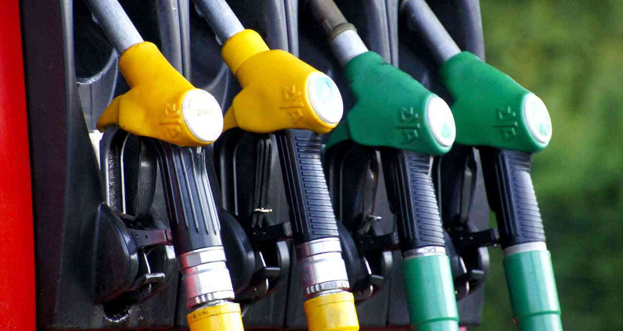 Combustíveis 2024: Podem mais cortes dos preços? Veja como câmbio e petróleo interferem no seu carro