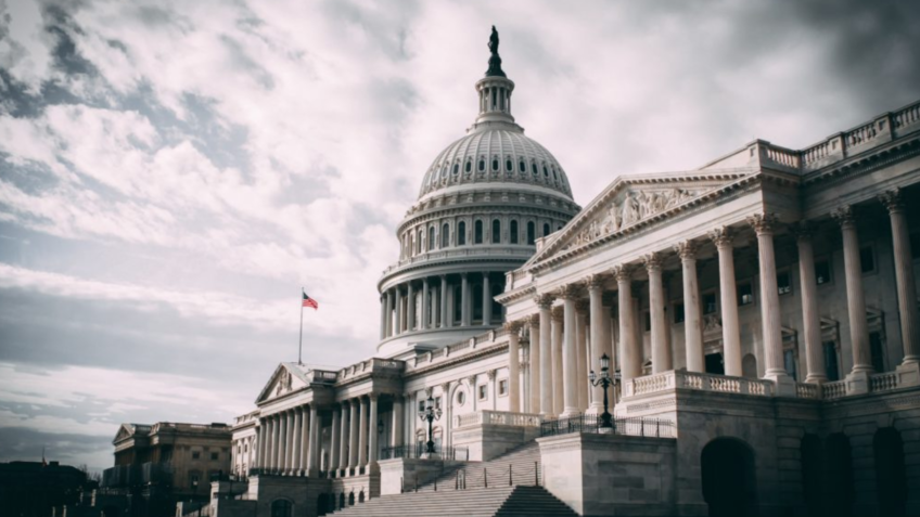 Câmara dos EUA aprova projeto e alivia risco de “shutdown”