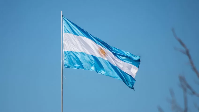 Sigla de Milei protocola texto para revogar aborto na Argentina