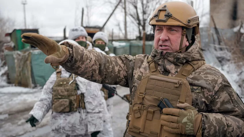 Zelensky nomeia comandante de operações terrestres da Ucrânia