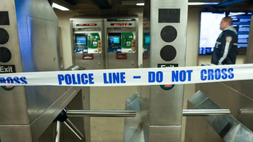 Briga em metrô de Nova York mata uma pessoa e deixa 5 feridas