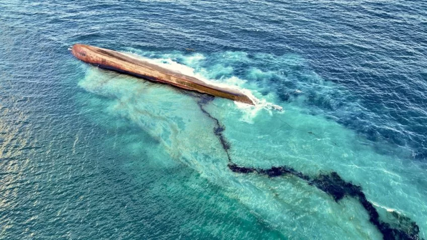 Vazamento de petróleo ocupa 15 km da costa de Trindade e Tobago