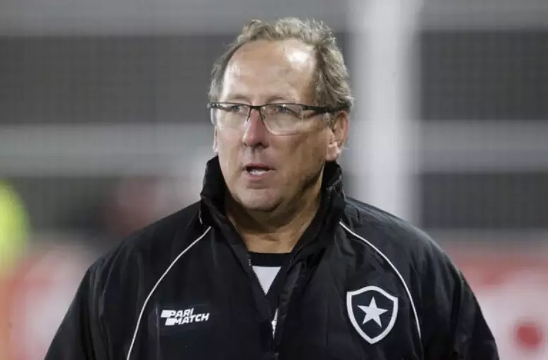 John Textor está entre 3 nomes para ser o novo técnico do Botafogo