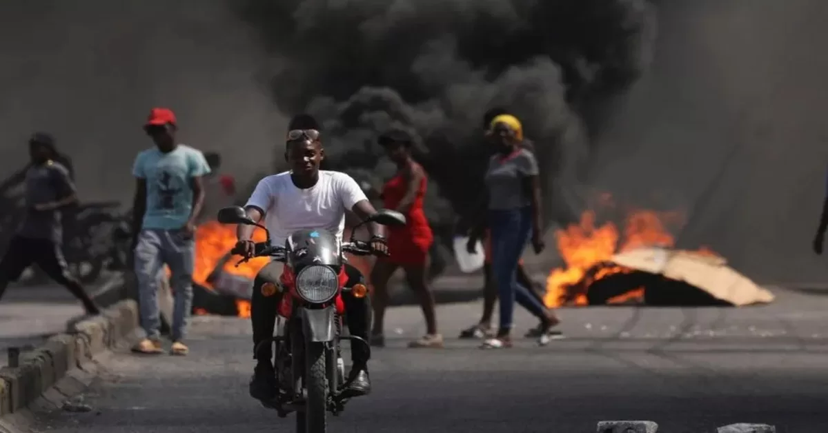 Gangues no Haiti liberam 4 mil detentos de prisão em Porto Príncipe