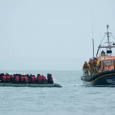 Criança de 7 anos morre em trágico naufrágio em tentativa de migração