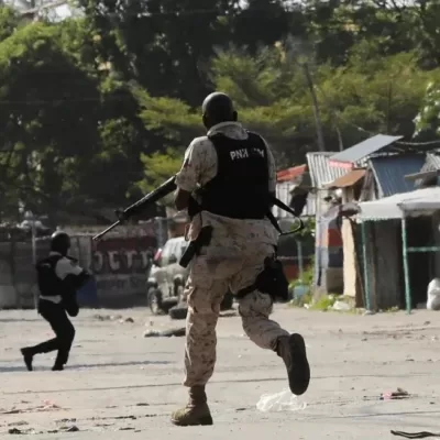 Dentro do Haiti: alguns sortudos escapam enquanto milhões enfrentam gangues, fome e caos