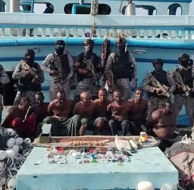 Marinha da Índia resgata navio sequestrado na Somália