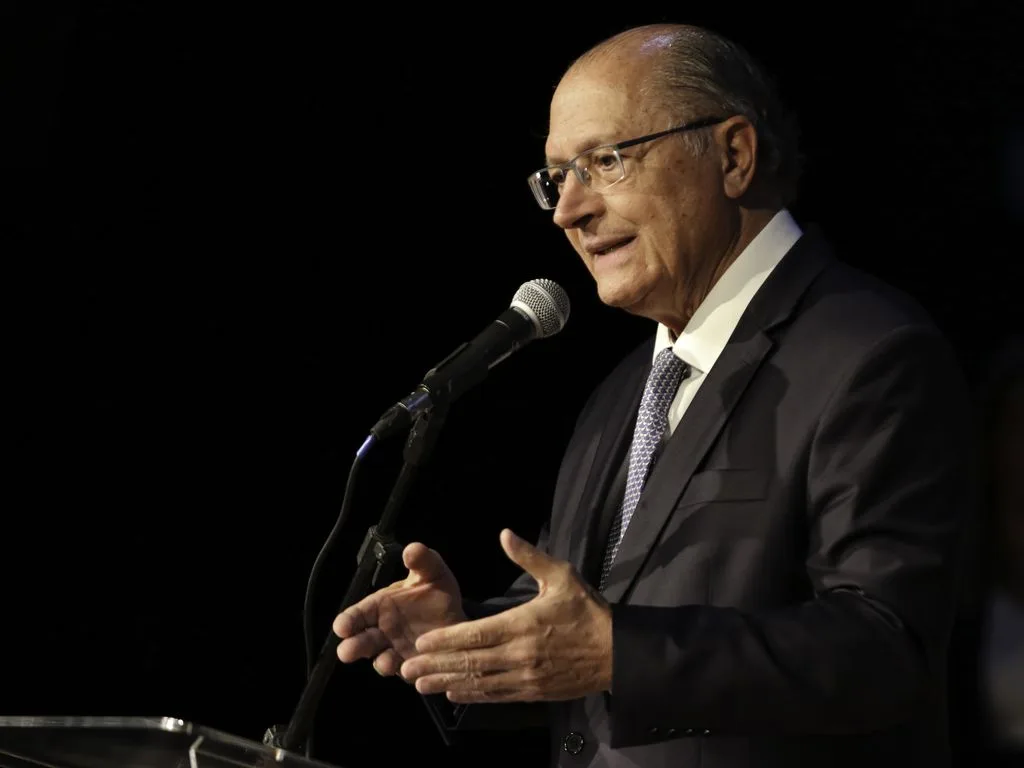 Alckmin cobra BC: juro alto “é uma das piores coisas” e deveria cair “mais rápido”