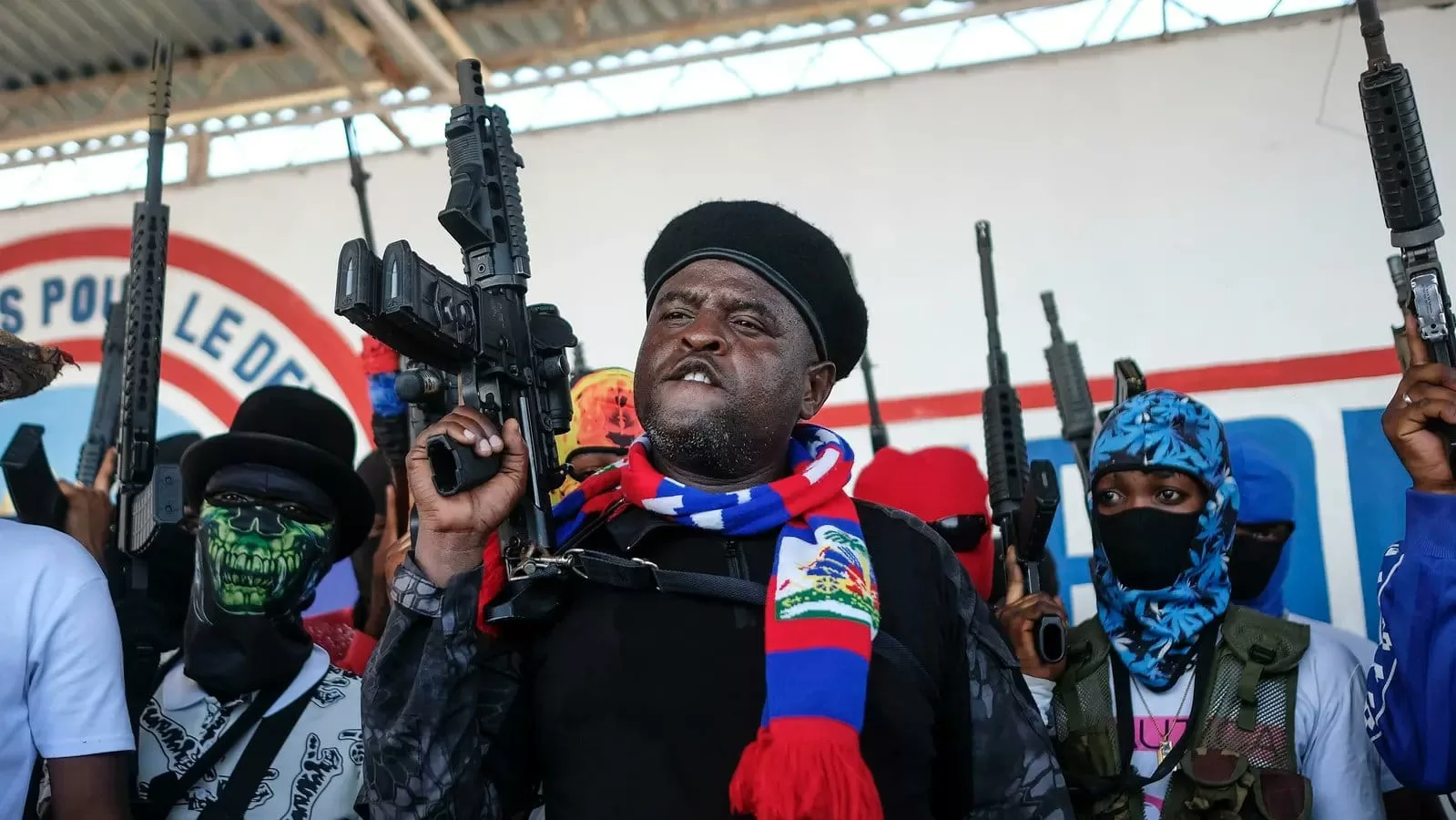 Chefe de gangue ameaça guerra civil e genocídio no Haiti
