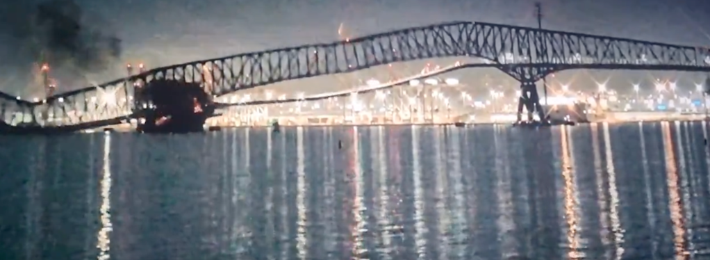 Ponte em Baltimore desaba após ser atingida por navio; veja momento