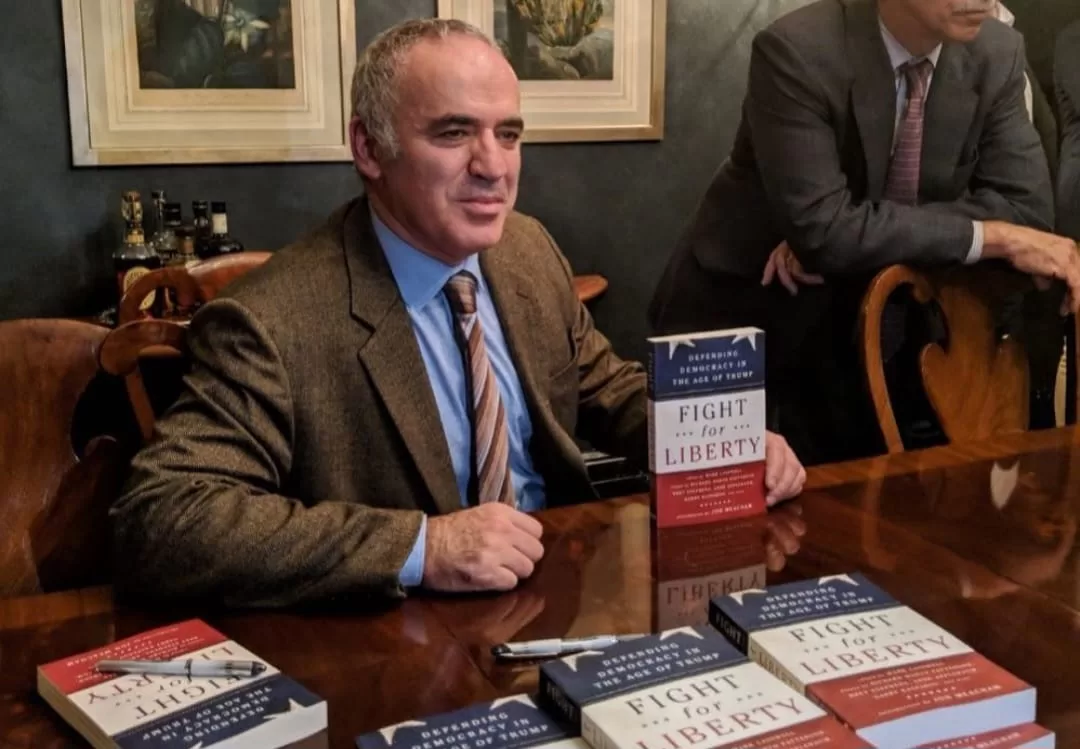 Enxadrista Kasparov é acusado de terrorismo pelo regime de Putin