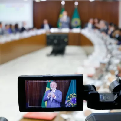 Emoção, Israel, e guerra nas redes: a reunião ministerial de Lula