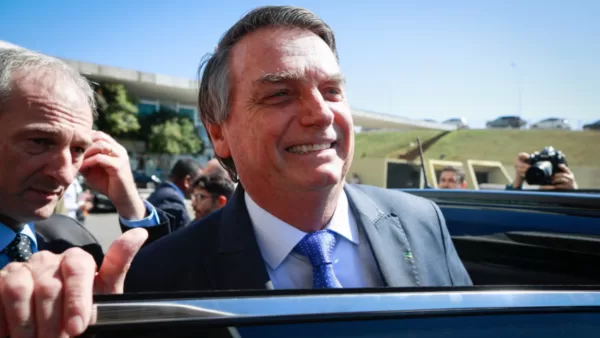 Bolsonaro confirma visita a mais 2 municípios nesta semana
