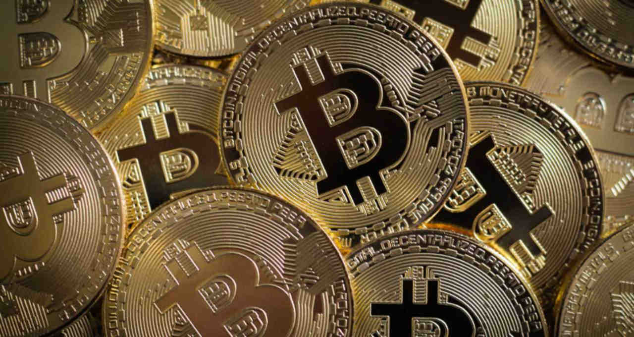 Bitcoin (BTC) atinge máxima histórica de US$ 70 mil: Saiba o que ajudou a criptomoeda