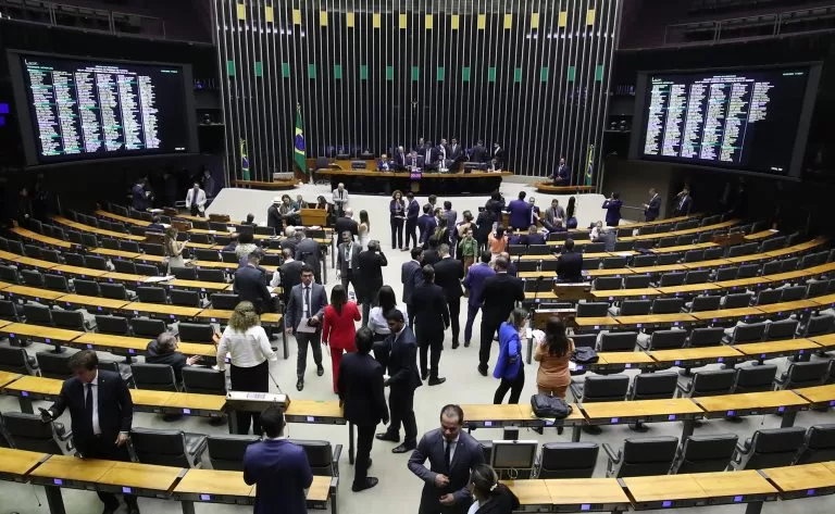 Câmara pode votar hoje PL que padroniza taxa de juros em processos judiciais