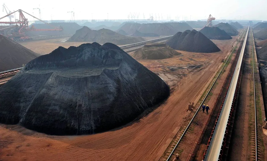 Minério de ferro sobe com esperança de recuperação da demanda da China
