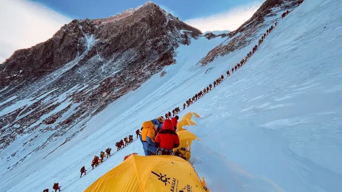 Nepal impõe chips de rastreamento obrigatórios para alpinistas no Everest