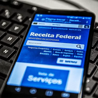 Receita Federal realiza leilão com Macbook por R$ 3.700 e Iphone por R$ 4 mil; veja como participar