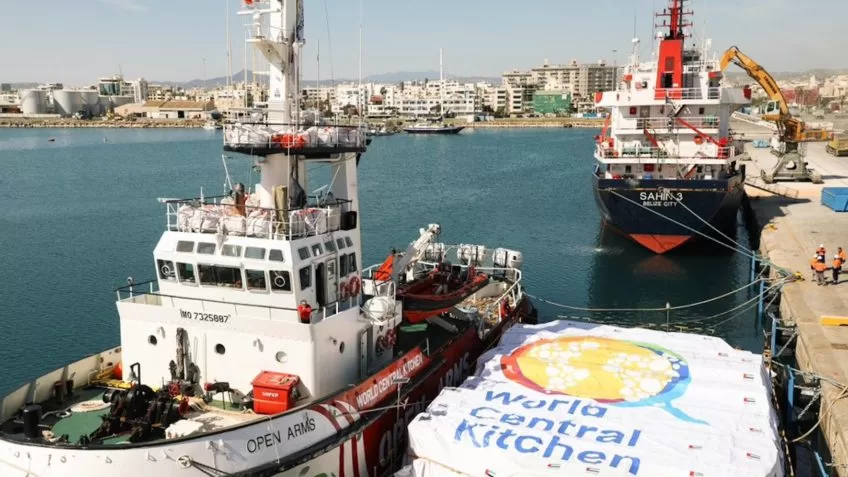Navio com ajuda humanitária chega à Faixa de Gaza