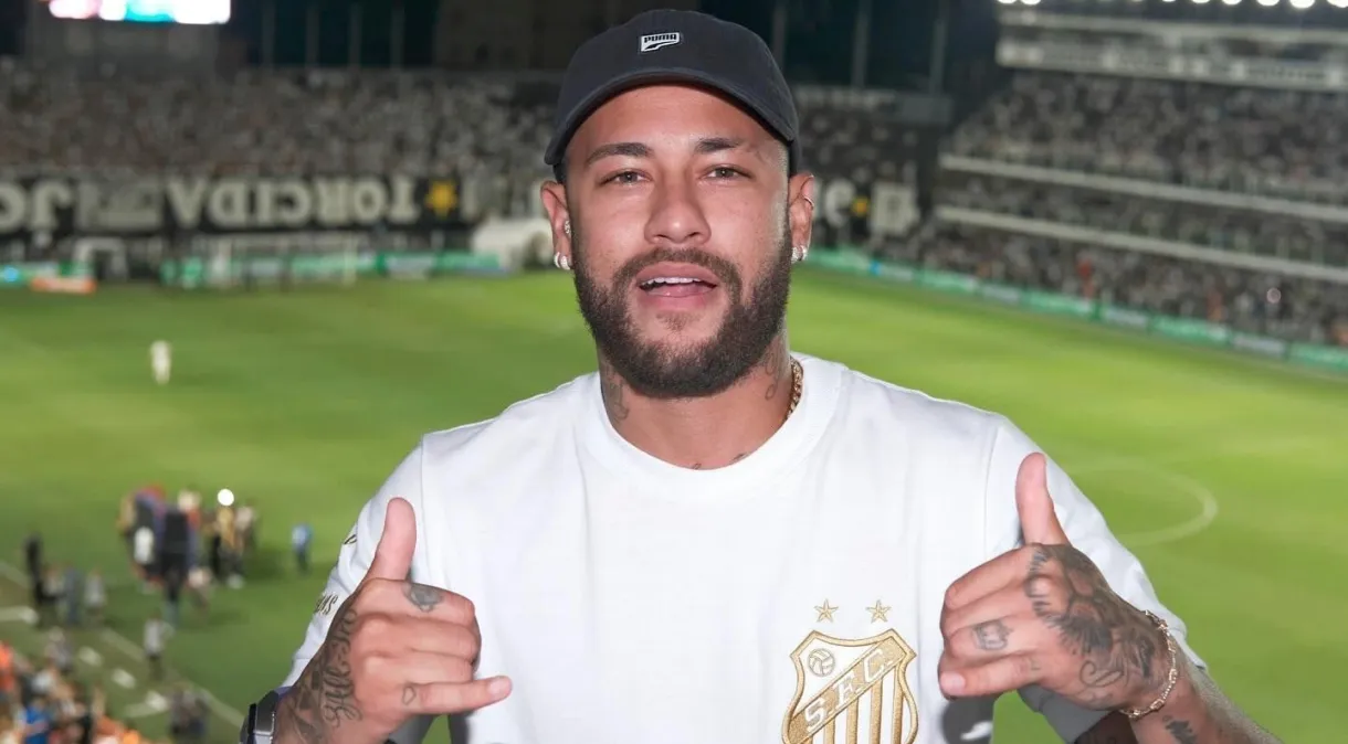 Filha de Neymar com camisa do Palmeiras causa polêmica