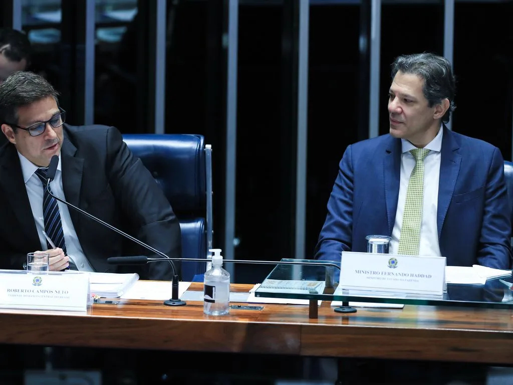 Haddad critica articulação de Campos Neto para aprovar autonomia financeira do BC