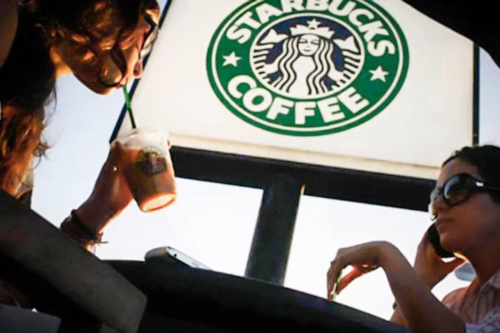Starbucks anuncia fim de programa de recompensas com NFTs para clientes