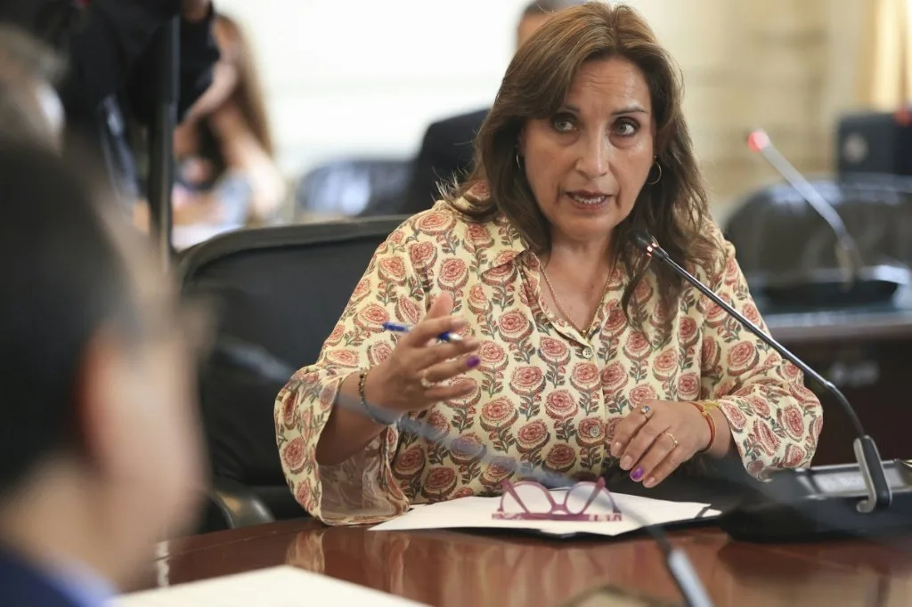 Presidente do Peru é alvo de operação por escândalo de relógios Rolex
